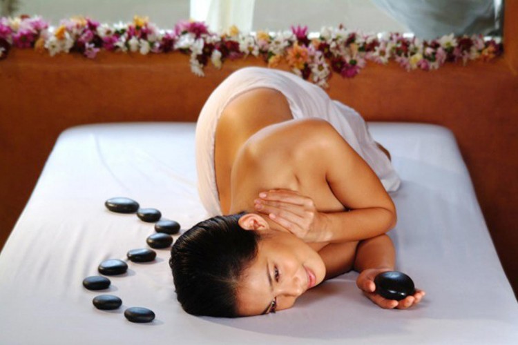 Hot stone massage services in Al Rumailah